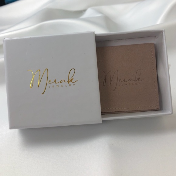 Gold hoop earring with purple zircon - Picture 3 of 3